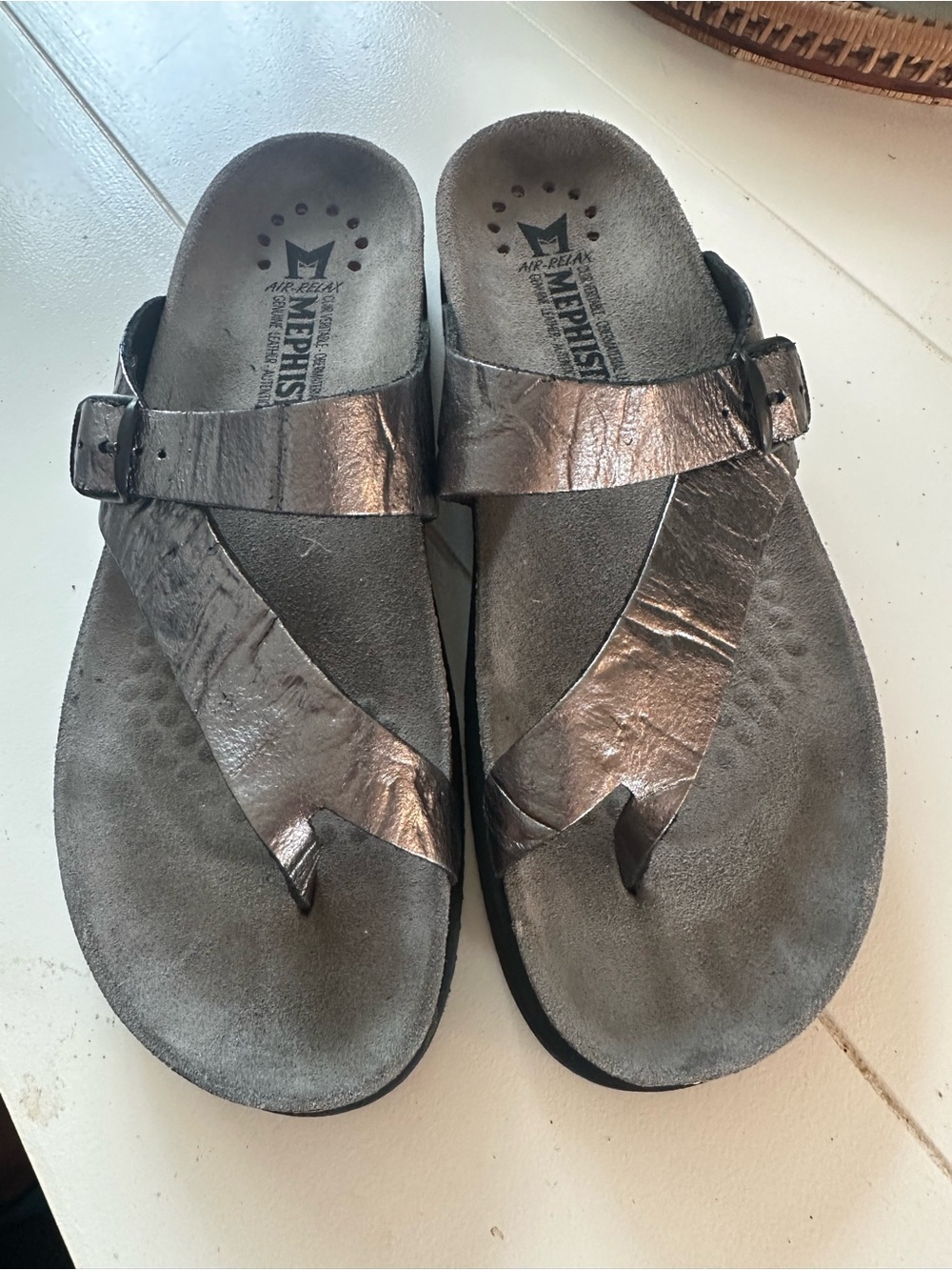 New in box Mephisto Helen grey metallic sandals size 40